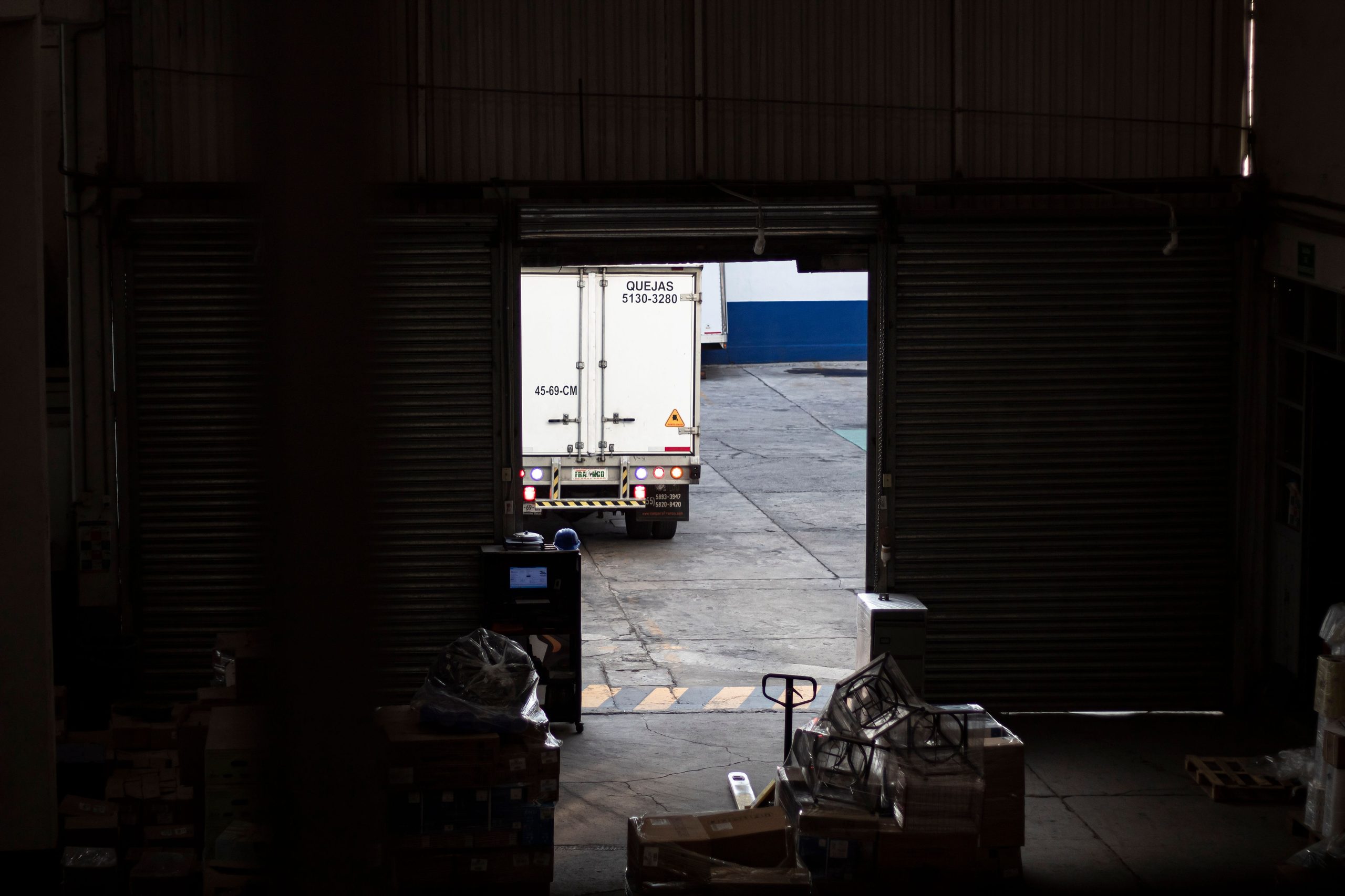 about-img Unloading of packages from another state to deliver it door-to-door.